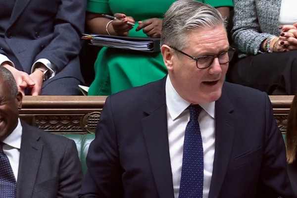 बेलायती प्रधानमन्त्रीको संसद्‌मा कामसूत्र जोक : ‘कामसूत्रभन्दा बढी पोजिसन’ भनेपछि विवाद